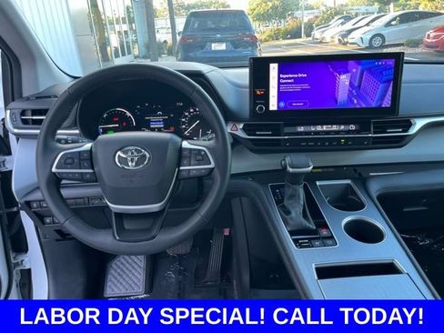 Used 2025 Toyota Sienna XLE FWD image 16