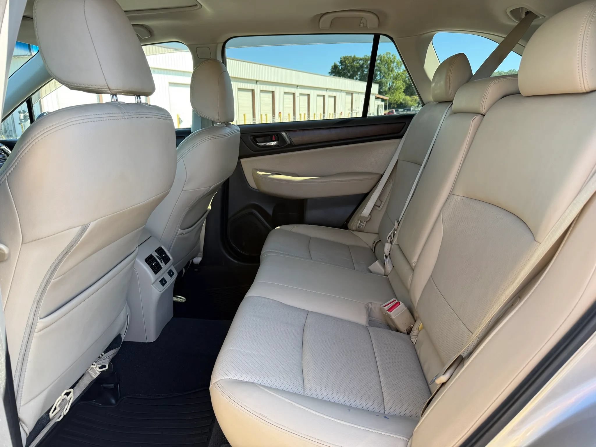 Used 2016 Subaru Outback 2.5i Limited AWD/4WD image 21