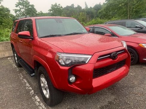 Used 2020 Toyota 4Runner SR5 AWD/4WD image 4