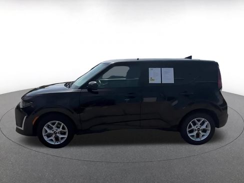 Used 2025 Kia Soul LX w/ LX Technology Package FWD image 7