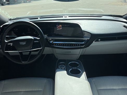 Used 2024 Cadillac Lyriq Luxury image 2