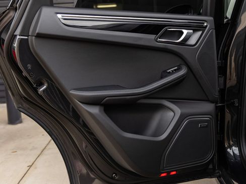 Certified 2026 Porsche Macan AWD/4WD image 34
