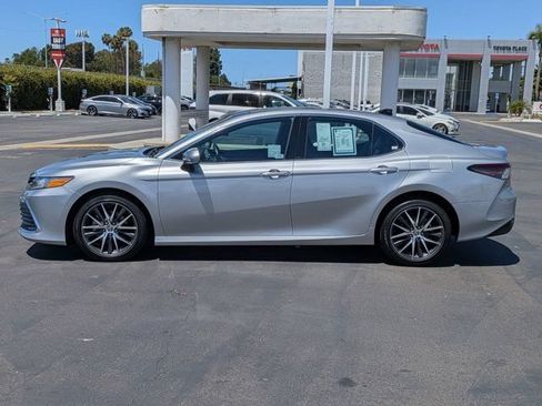 Used 2021 Toyota Camry XLE FWD image 12