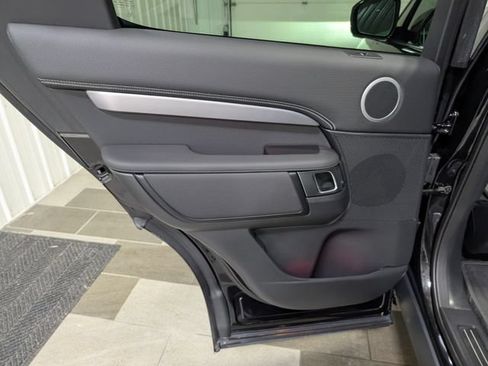 Used 2024 Land Rover Discovery Dynamic SE AWD/4WD image 9