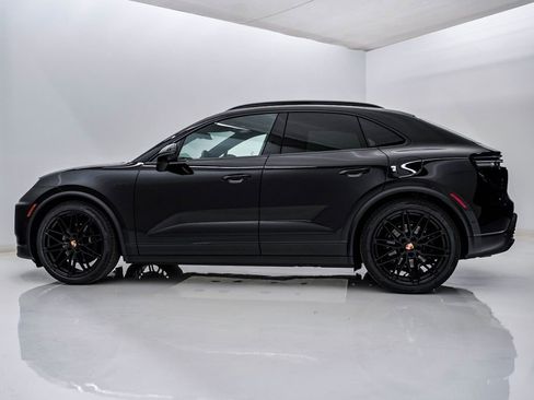 New 2026 Porsche Macan 4 Electric AWD/4WD image 2