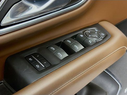 Used 2023 Chevrolet Suburban High Country RWD image 22