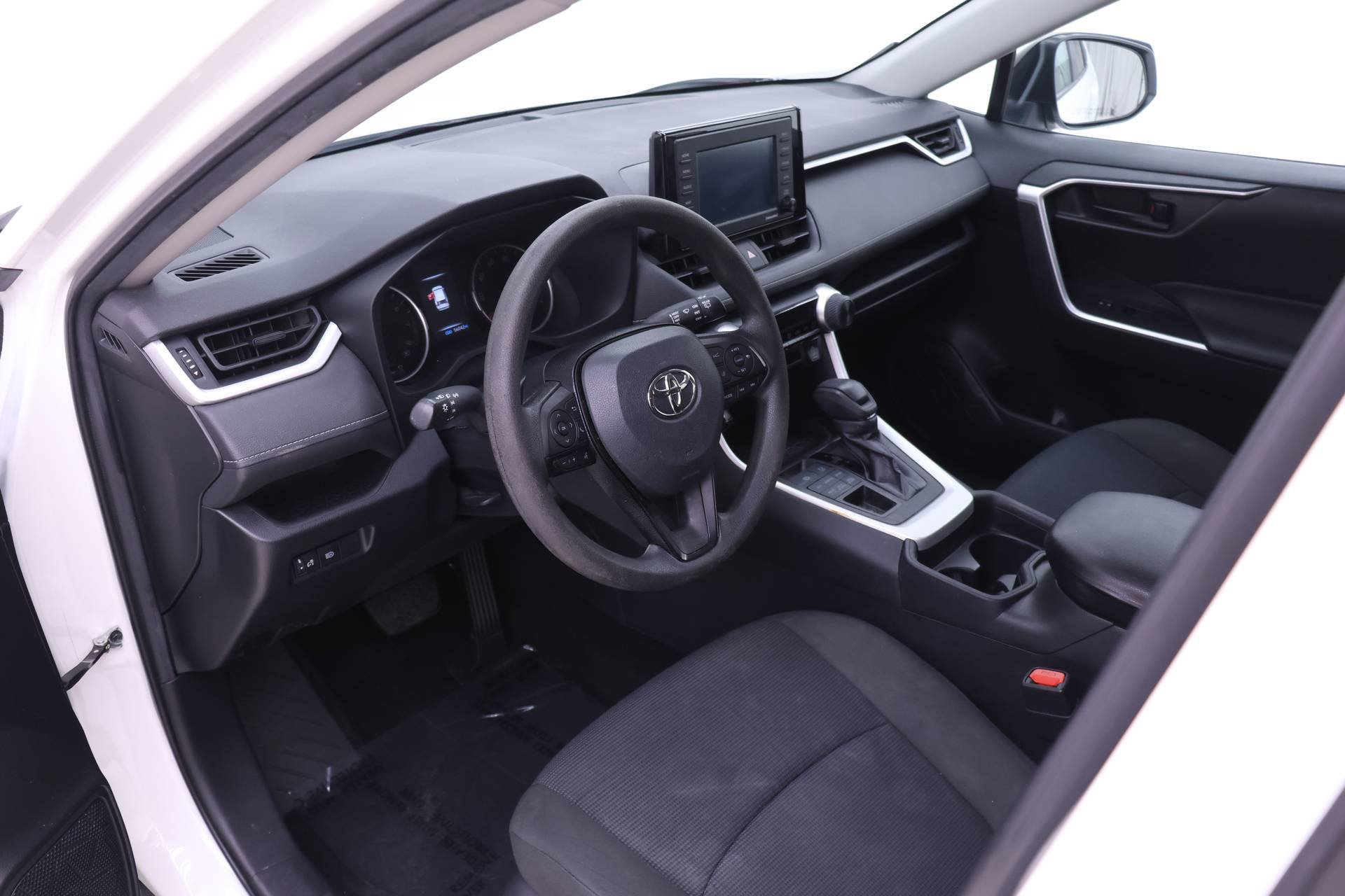 Used 2021 Toyota RAV4 LE AWD/4WD image 3