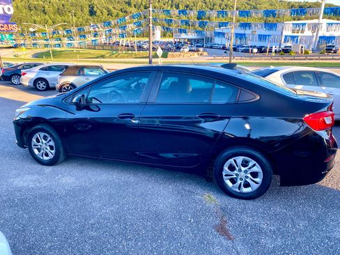 Used 2019 Chevrolet Cruze LS image 4