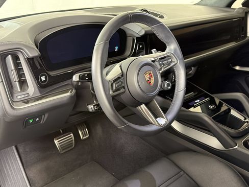 Certified 2026 Porsche Cayenne GTS AWD/4WD image 4
