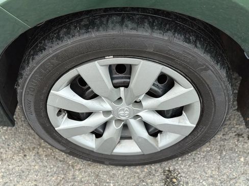 Used 2016 Toyota Corolla LE image 32