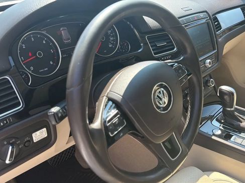 Used 2015 Volkswagen Touareg Sport AWD/4WD image 17