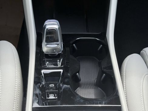 New 2025 Volvo XC40 B5 Ultra w/ Climate Package image 20