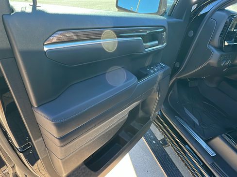 Used 2025 Chevrolet Silverado 1500 LT image 14