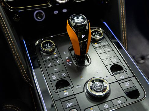 New 2025 Bentley Flying Spur Plug-In Hybrid image 32