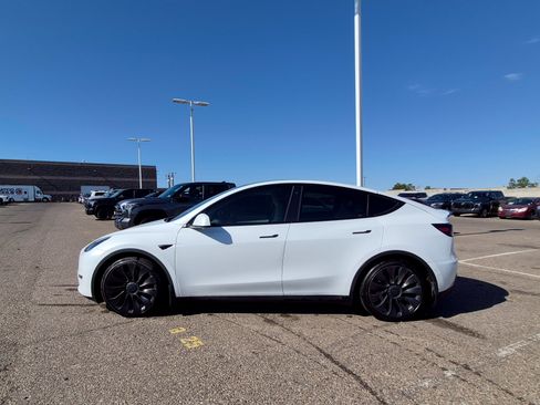 Used 2022 Tesla Model Y Performance AWD/4WD image 2