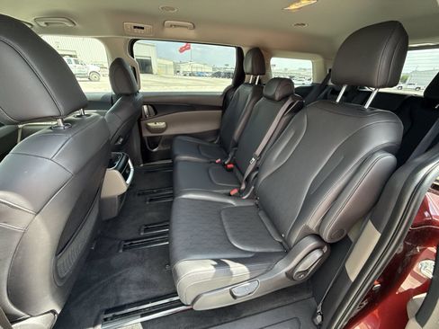 Used 2026 Kia Carnival FWD image 24