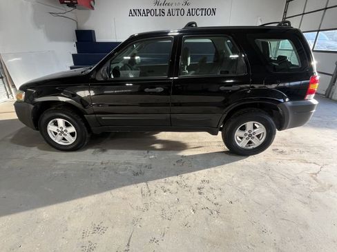 Used 2007 Ford Escape XLS image 1
