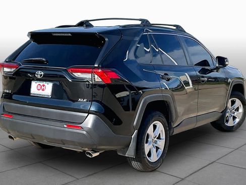 Used 2019 Toyota RAV4 XLE w/ Convenience Package FWD image 13