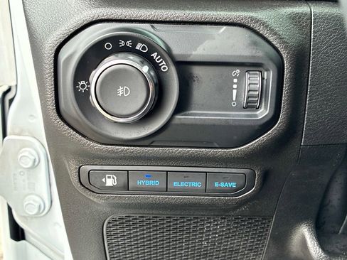 Used 2023 Jeep Wrangler Unlimited Sahara image 26