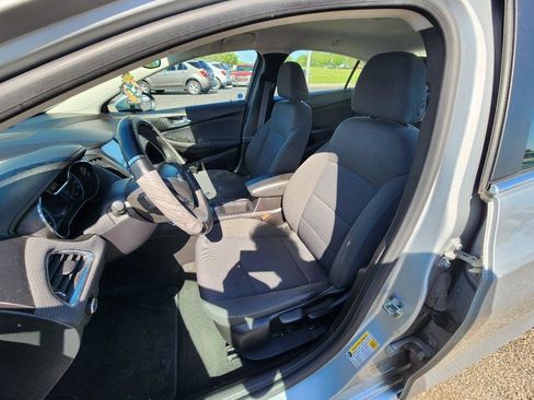 Used 2017 Chevrolet Cruze LT FWD image 16