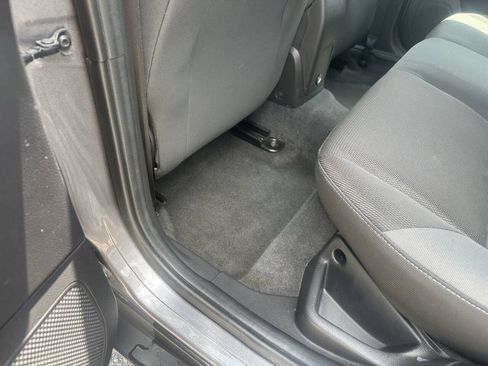 Used 2012 Ford Focus SE FWD image 23