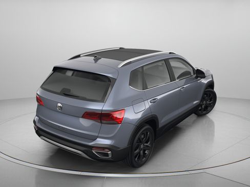 Used 2022 Volkswagen Taos SE w/ IQ.Drive SE Package FWD image 4