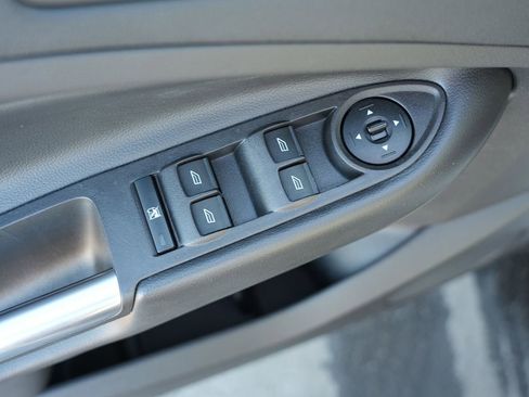 Used 2018 Ford Escape SE image 16