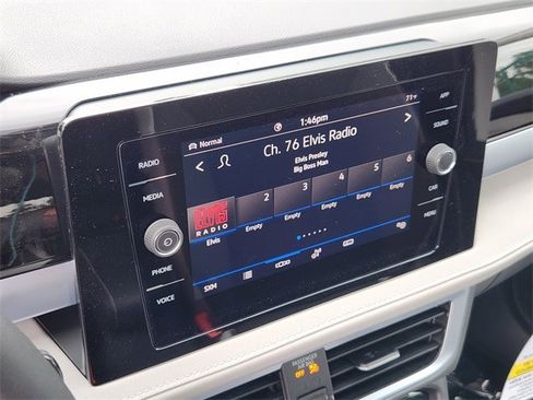 New 2025 Volkswagen Taos SE image 17