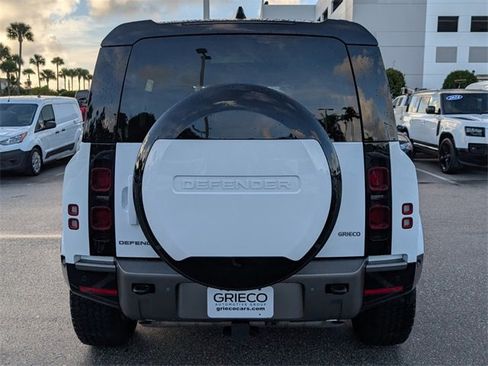 Used 2024 Land Rover Defender 110 X-Dynamic SE image 6