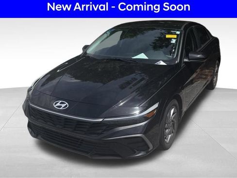 Used 2024 Hyundai Elantra SEL FWD image 2