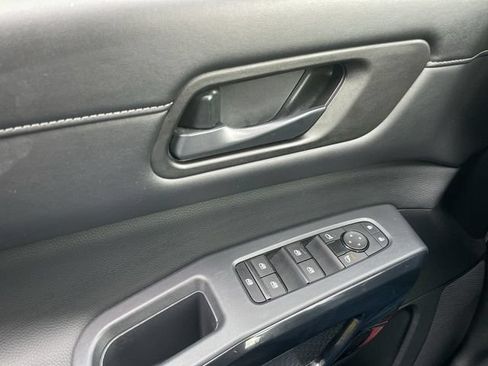 Used 2024 Nissan Pathfinder S AWD/4WD image 13