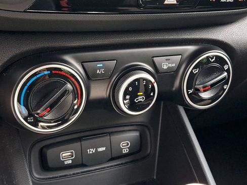 Certified 2024 Hyundai Venue SE FWD image 22