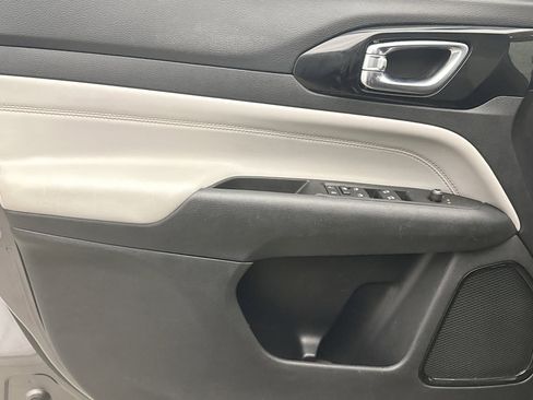 Used 2022 Jeep Compass Limited image 9