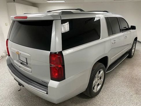 Used 2018 Chevrolet Suburban Premier RWD image 5