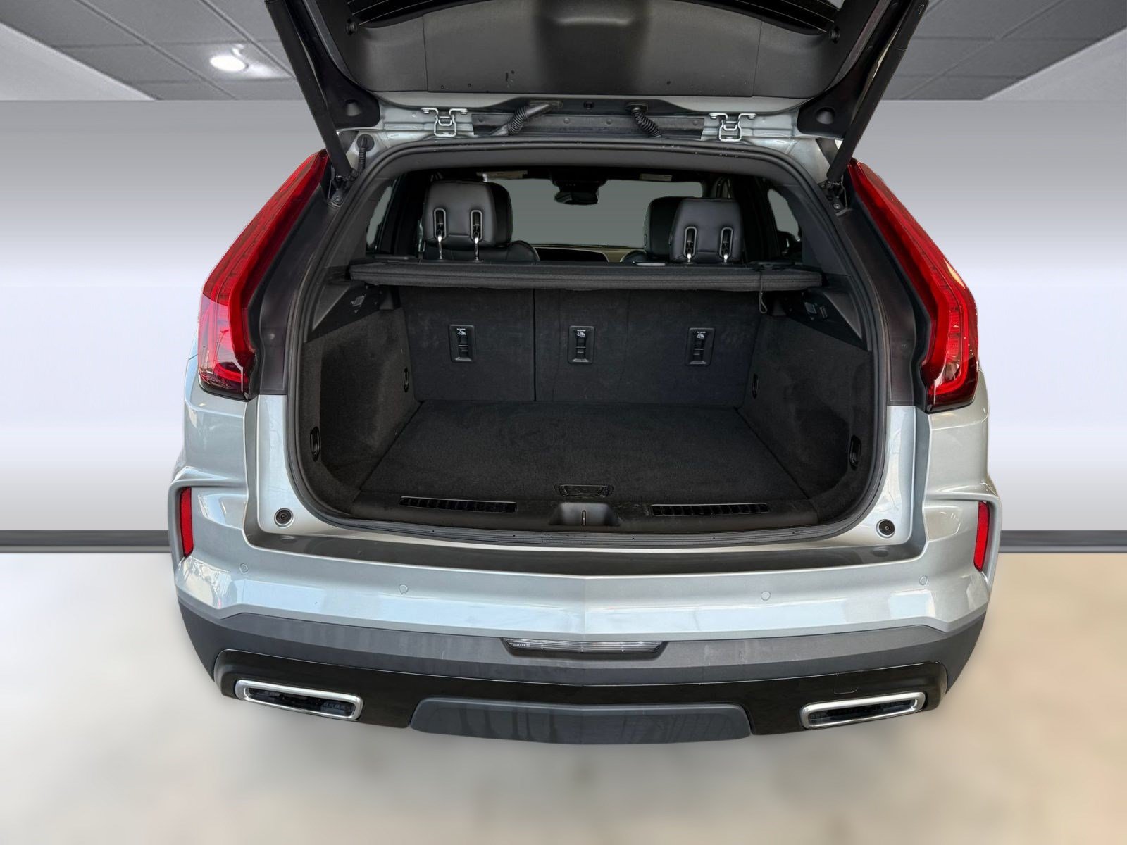Used 2025 Cadillac XT4 Premium Luxury FWD image 28