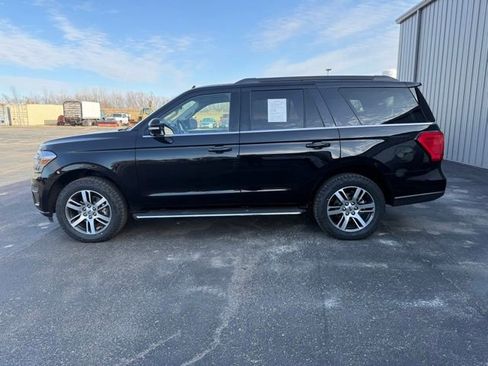 Used 2022 Ford Expedition XLT image 4