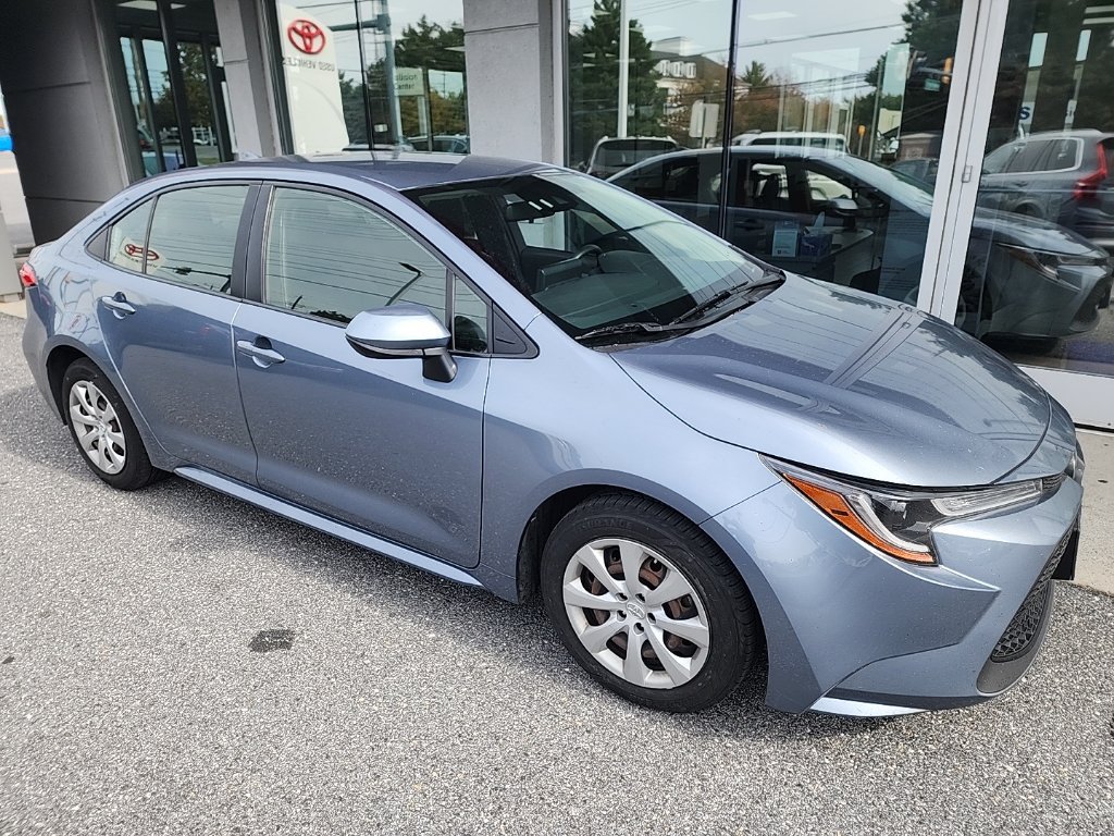 Used 2022 Toyota Corolla LE FWD image 2