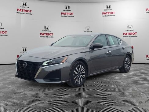 Used 2024 Nissan Altima 2.5 SV FWD image 1