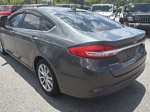 Used 2017 Ford Fusion SE FWD image 10
