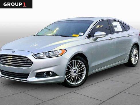 Used 2016 Ford Fusion SE w/ Equipment Group 202A FWD image 1