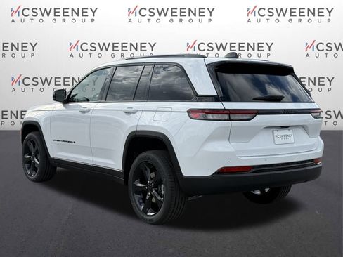 New 2025 Jeep Grand Cherokee Laredo image 3
