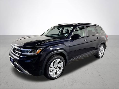 Used 2023 Volkswagen Atlas SE image 2