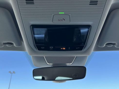 Certified 2025 Volkswagen Tiguan SE image 31