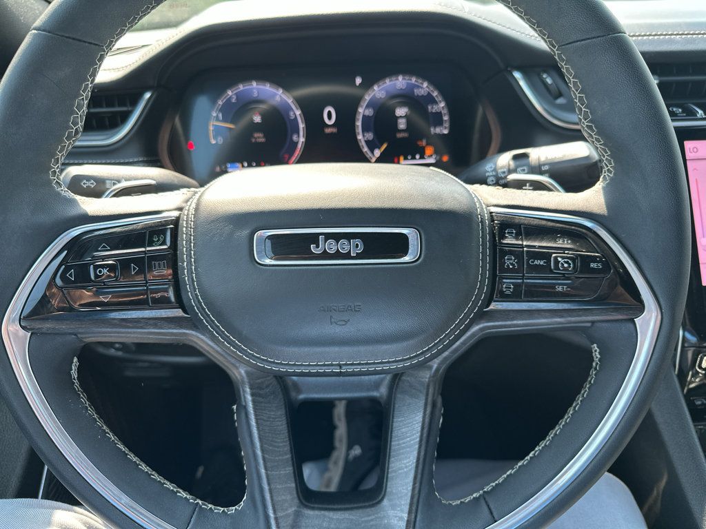 Used 2025 Jeep Grand Cherokee L Overland w/ Luxury Tech Group IV AWD/4WD image 13