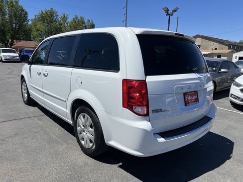 Used 2017 Dodge Grand Caravan SE w/ UConnect Hands-Free Group FWD image 6