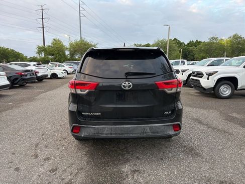 Used 2019 Toyota Highlander XLE image 4