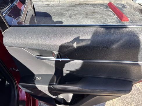 Used 2018 Toyota Camry XLE image 50