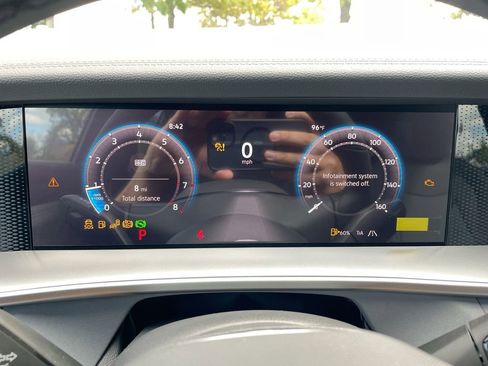 New 2025 Volkswagen Tiguan SE R-Line image 40