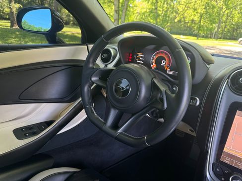 Used 2017 McLaren 570S Coupe image 38