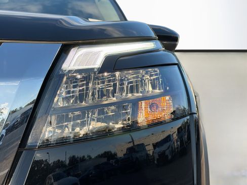 Used 2023 Nissan Pathfinder SV w/ SV Premium Package image 9